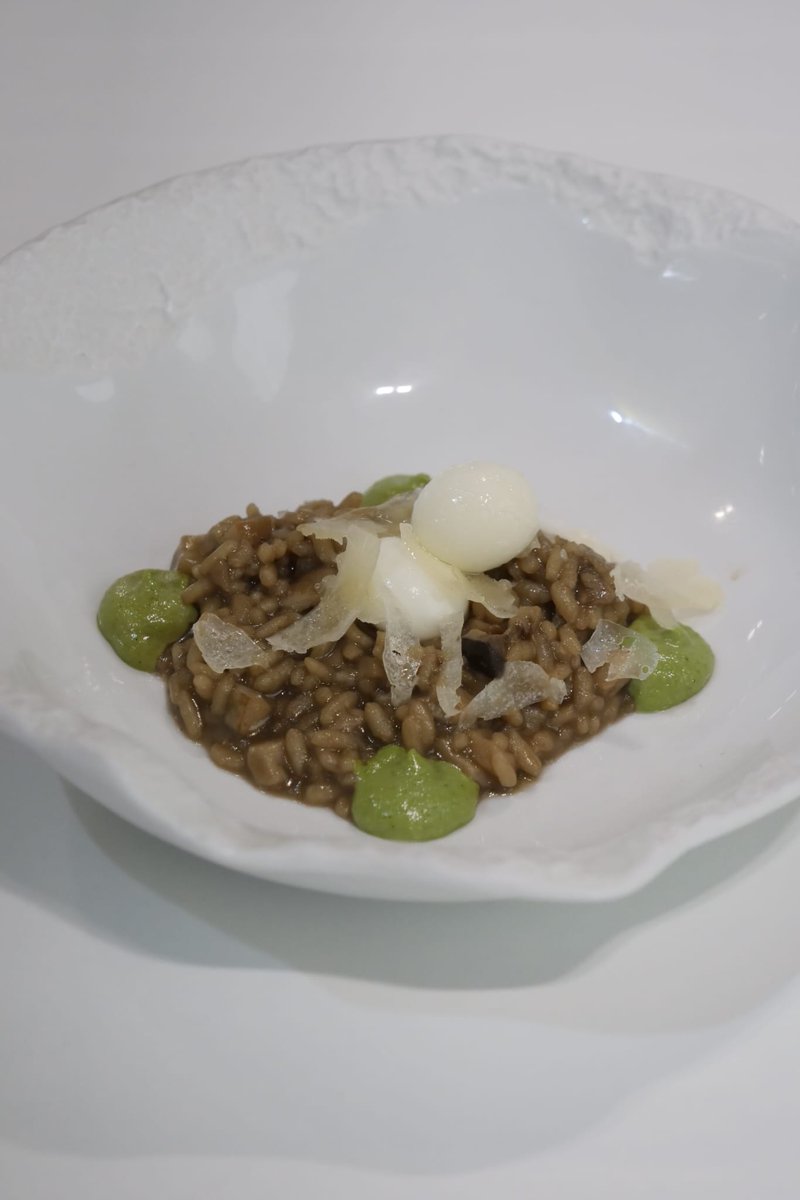 <a href="/IFEMA/">IFEMA MADRID</a> <a href="/GrupoGourmets/">Grupo Gourmets</a> <a href="/cocinandos/">Juanjo Cocinandos</a> <a href="/QuesosCerrato/">Quesos Cerrato</a> <a href="/tabladillo_es/">Tabladillo</a> <a href="/Bodega_Servilio/">Bodegas Servilio</a> <a href="/DORibera/">Ribera Del Duero</a> <a href="/LEGUMBRECALIDAD/">LEGUMBRES DE CALIDAD</a> <a href="/cenaspeques/">Cenasparapeques</a> <a href="/ChacineriasDiaz/">Chacinerías Díaz</a> <a href="/QuesosHinojosa/">Quesos de Hinojosa</a> Terminamos el quinto pase con: arroz meloso instantáneo de setas y esfera y virutas de queso curado de oveja  <a href="/QuesosHinojosa/">Quesos de Hinojosa</a> 🔝

#SG25 #tierradesabor