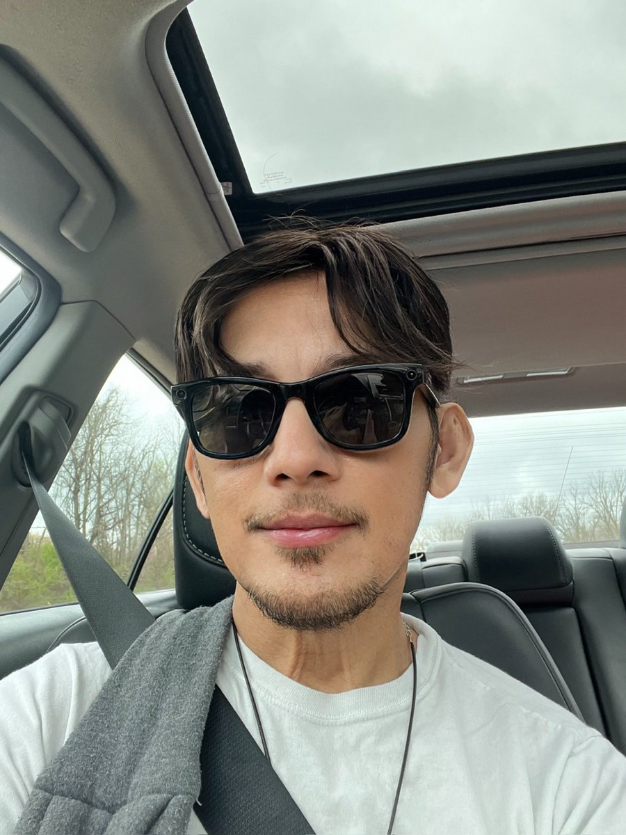 JunFrias's tweet photo. Doing last minute shopping before leaving for the Philippines 🇵🇭 https://t.co/wlwdcsWy8G