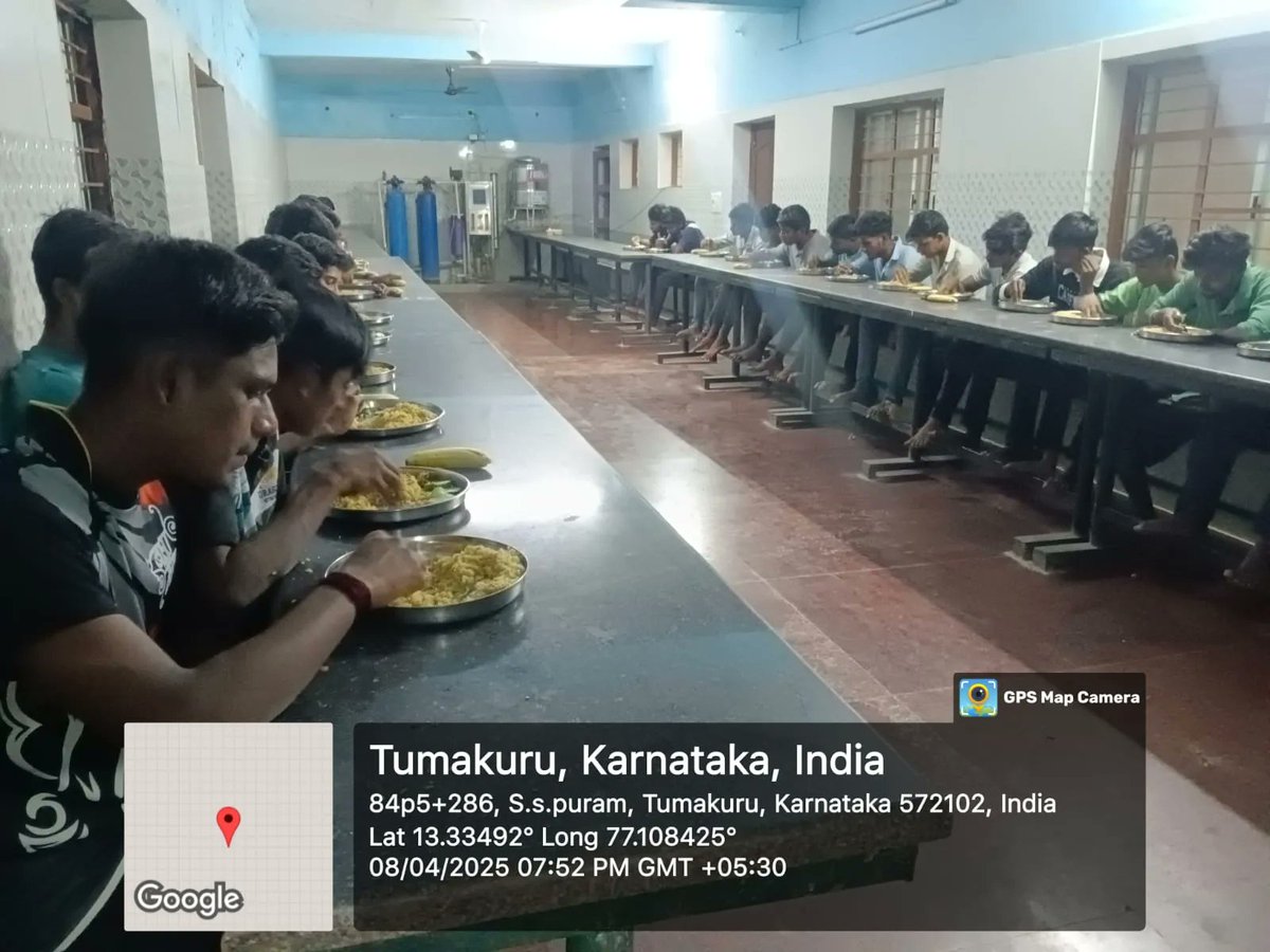 PostMBHN3RKRoad's tweet photo. ರಾತ್ರಿ ಊಟ  #SocialAudit_SWDMeals #SocialWelfare_Karnataka @SWDGoK https://t.co/kTxTfe3Tx4