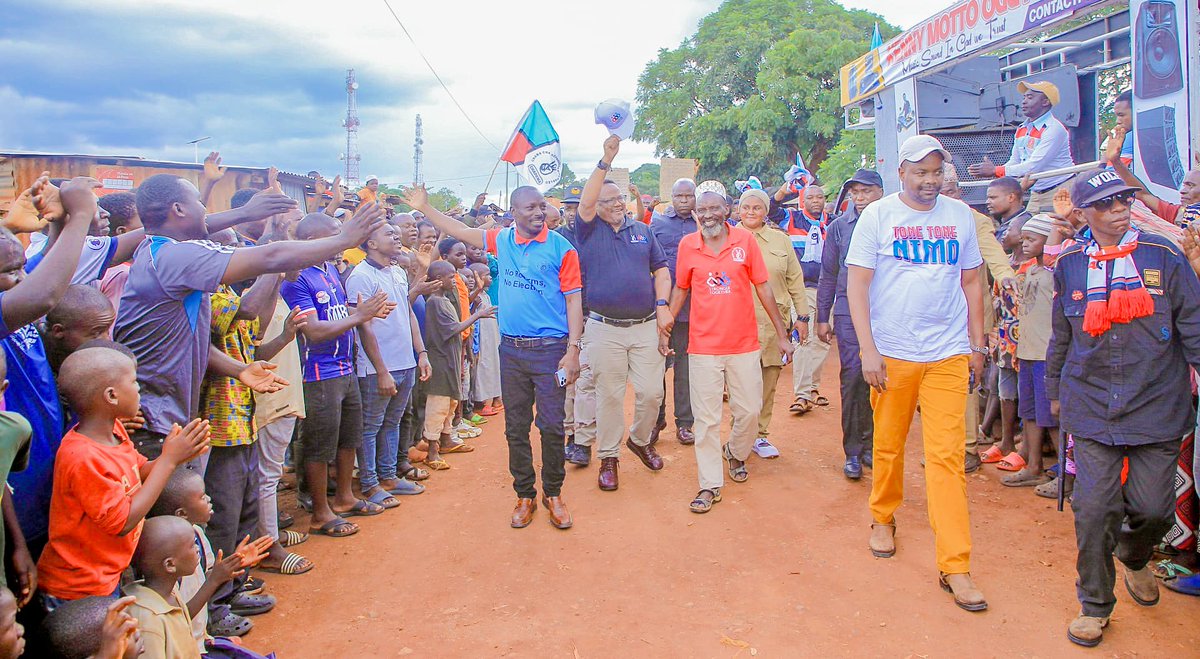John_Pambalu's tweet photo. Jioni hii Mwenyekiti wa Chama Taifa Mhe. @TunduALissu akiwasili Namtumbo kuendelea na Operesheni #NoReformsNoElection. https://t.co/ywu9p7dYG2