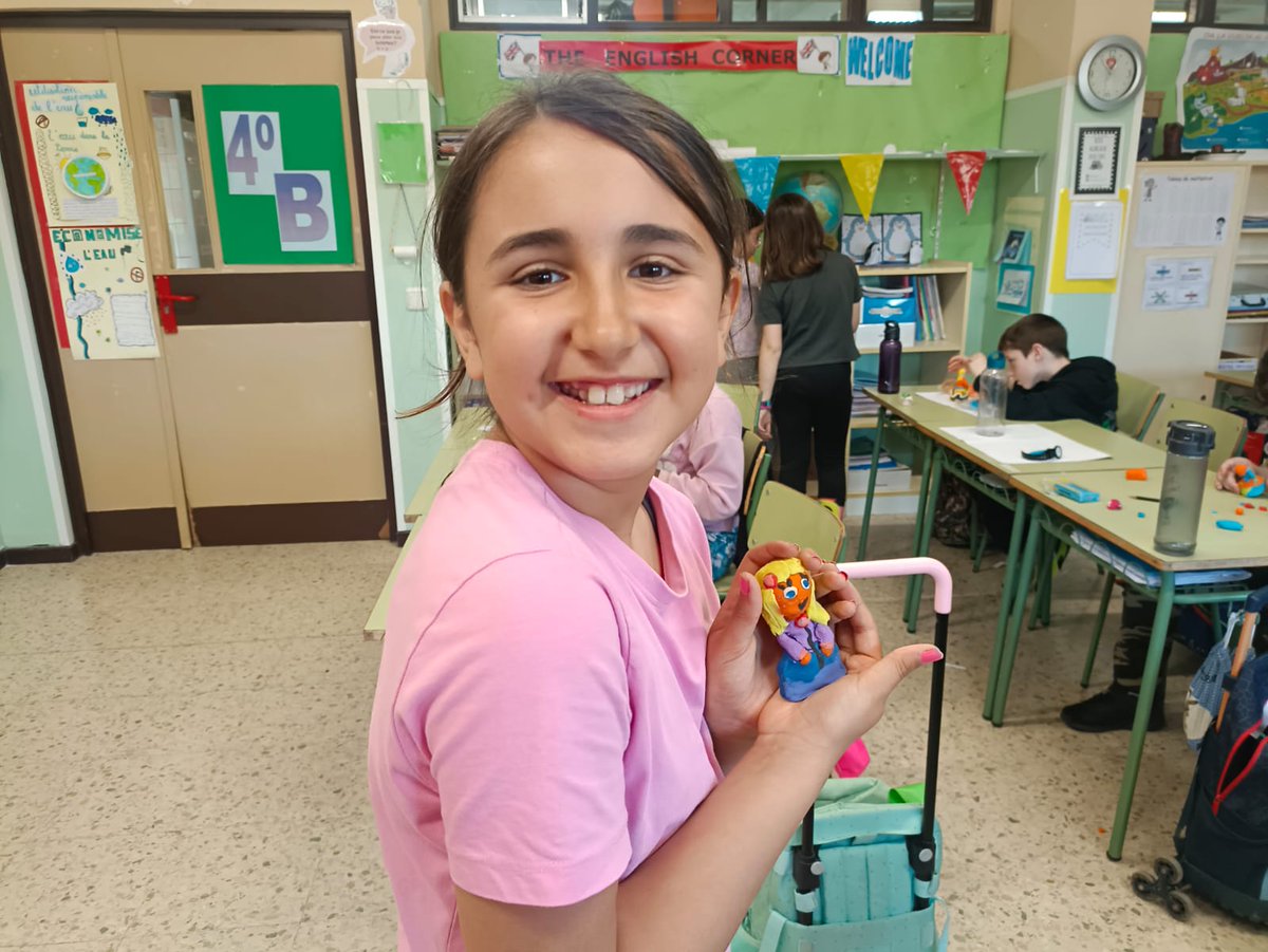 🎨LAS MENINAS🎨
Hoy en 4ºB de #EducacionPrimaria hemos realizado en plastilina una representación personal, de una de #LasMeninas de Velázquez: la infanta Margarita #LaEstrellaEsMiCole