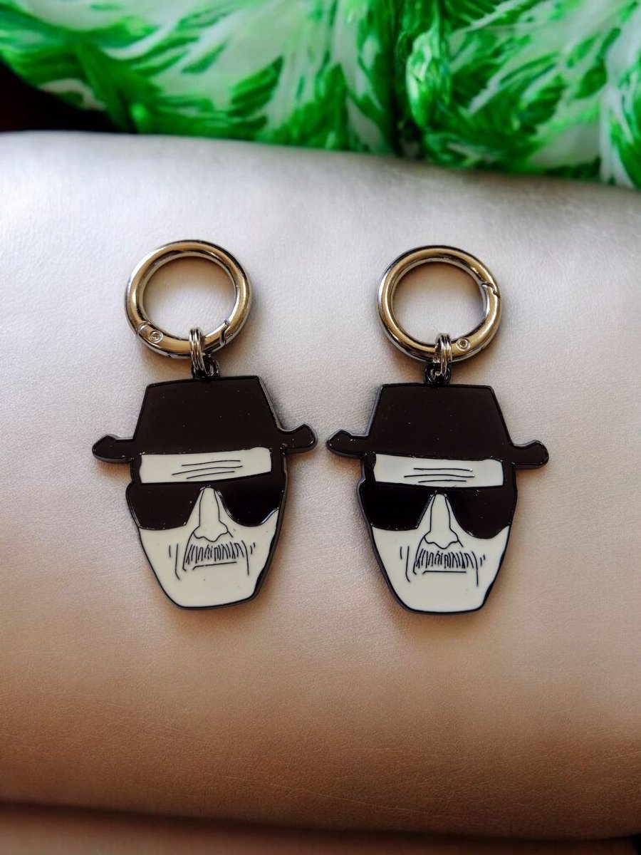 Something a bit different, why not be the only one to own and wear Heisenberg bootcharms 

thatcraftyfella.etsy.com/listing/190007…

#breakingbad #walterwhite #bettercallsaul #jessepinkman #heisenberg #breakingbadmemes #saulgoodman #aaronpaul #bryancranston #breakingbadedit #memes