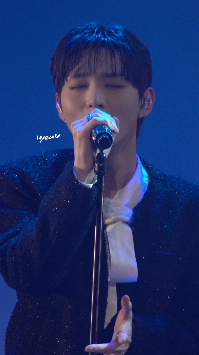 [250329] 2025 Yoon Ji Sung Fan Meeting in Tokyo : Letter from Yooniverse 

🙌🏻💍🖤

#윤지성 #YoonJisung