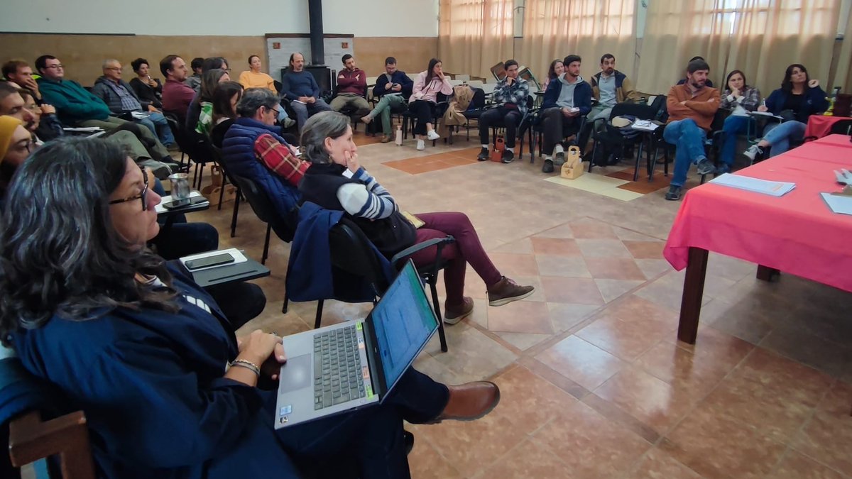 MGAPUruguay's tweet photo. El pasado 7 de abril se llevó a cabo una importante jornada de trabajo en el marco del Programa de Manejo Regional Hortícola y del FPTA 383, con participación de la #DIGEGRA #MGAP, @INIA_UY y @FagroUdelar. https://t.co/54YxzW75ws