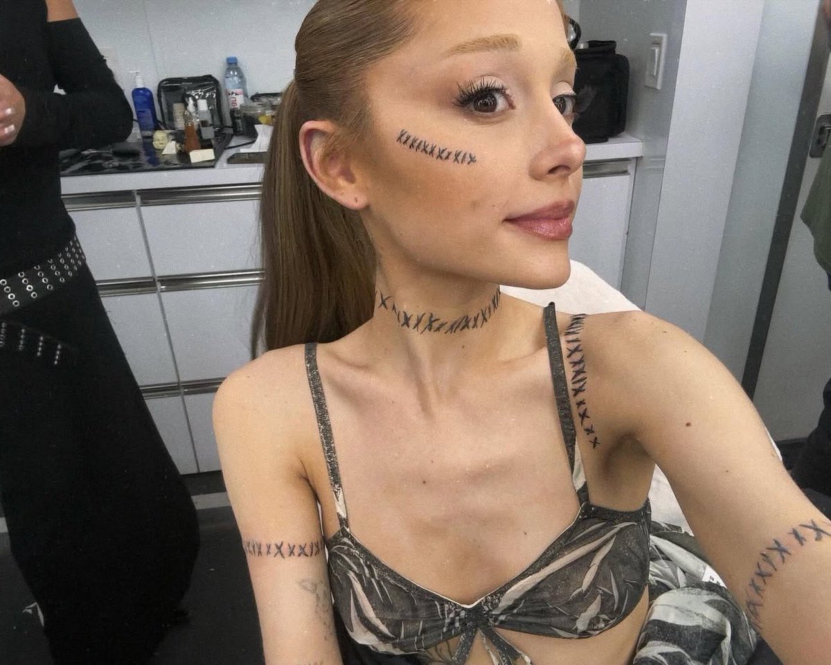 ArianaToday's tweet photo. ariana grande via instagram https://t.co/o0Bu5oEZIJ