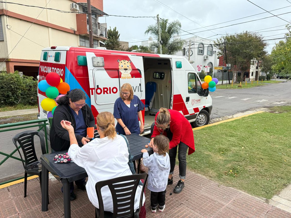 Salud_Tigre's tweet photo. CAMPAÑA CONTRA EL SARAMPIÓN 
¡Estamos vacunando! Acercate al vacunatorio móvil. También podés completar tus esquemas de inmunización. Hoy estamos en el Jardín municipal de Tigre centro, Saenz Peña 785. ¡Los esperamos!💉🐯 https://t.co/csTkz965Ml