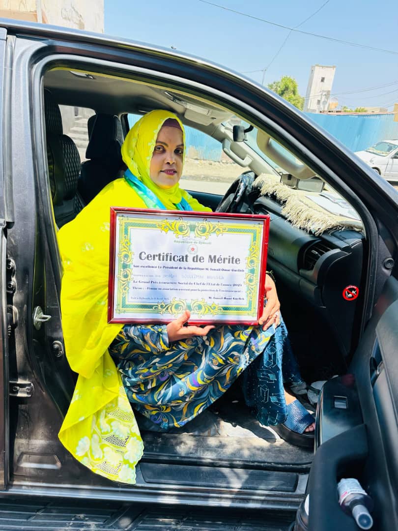 Charmake_'s tweet photo. Chère Madame Yasmine Souleiman Houssein, Pdte de l'Association Moudan, 
C'est avec une immense joie et une profonde fierté que je vous adresse aujourd'hui à mes plus sincères et chaleureuses félicitations pour votre brillante victoire au Grand Prix du Chef de l'État pour femme ! https://t.co/YaGEPTIOkh