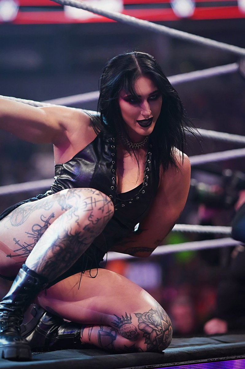 RheaRipley_WWE's tweet photo. Heading into #WrestleMania 41 like… 🖕🏽

I’d say “have a cry”… but it seems like you already are ☺️ https://t.co/9KUqhXvc8i