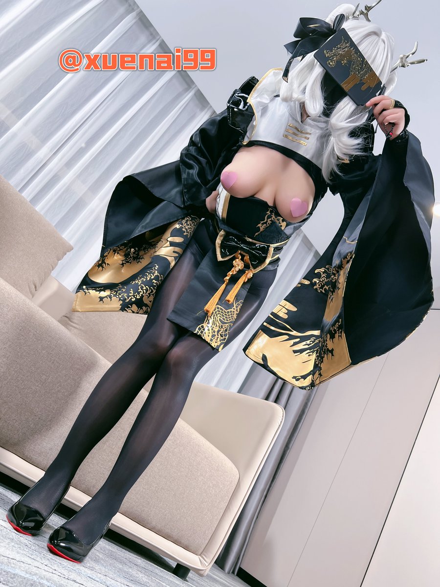 我的身心都只属于店长🥰~
店长，你应该明白我的心意的吧🫣？
暗示暗示~~

@ToBulaer
@ToBulma
@KawasawaSen
#NIKKE #布兰儿 #cosplay https://t.co/AKzPGuu4uG