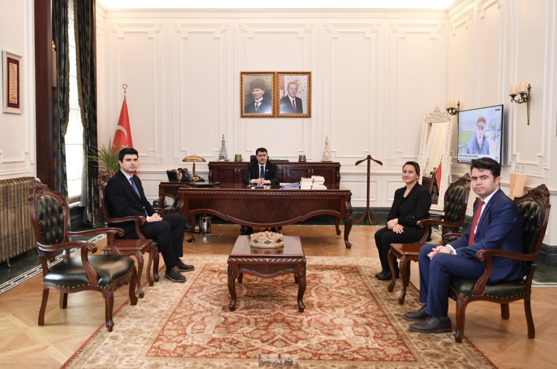 ipuder81's tweet photo. Yönetim Kurulu olarak Ankara Valimiz Sayın Vasip ŞAHİN'i makamında ziyaret ettik. Mesleğimize ilişkin sorunlar ve ihtiyacımız olan mevzuat değişiklikleri ile ilgili fikirlerini ve desteklerini aldık. Kendisine nazik kabulleri ve misafirperverlikleri için çok teşekkür ederiz. https://t.co/cR6EuoA96m