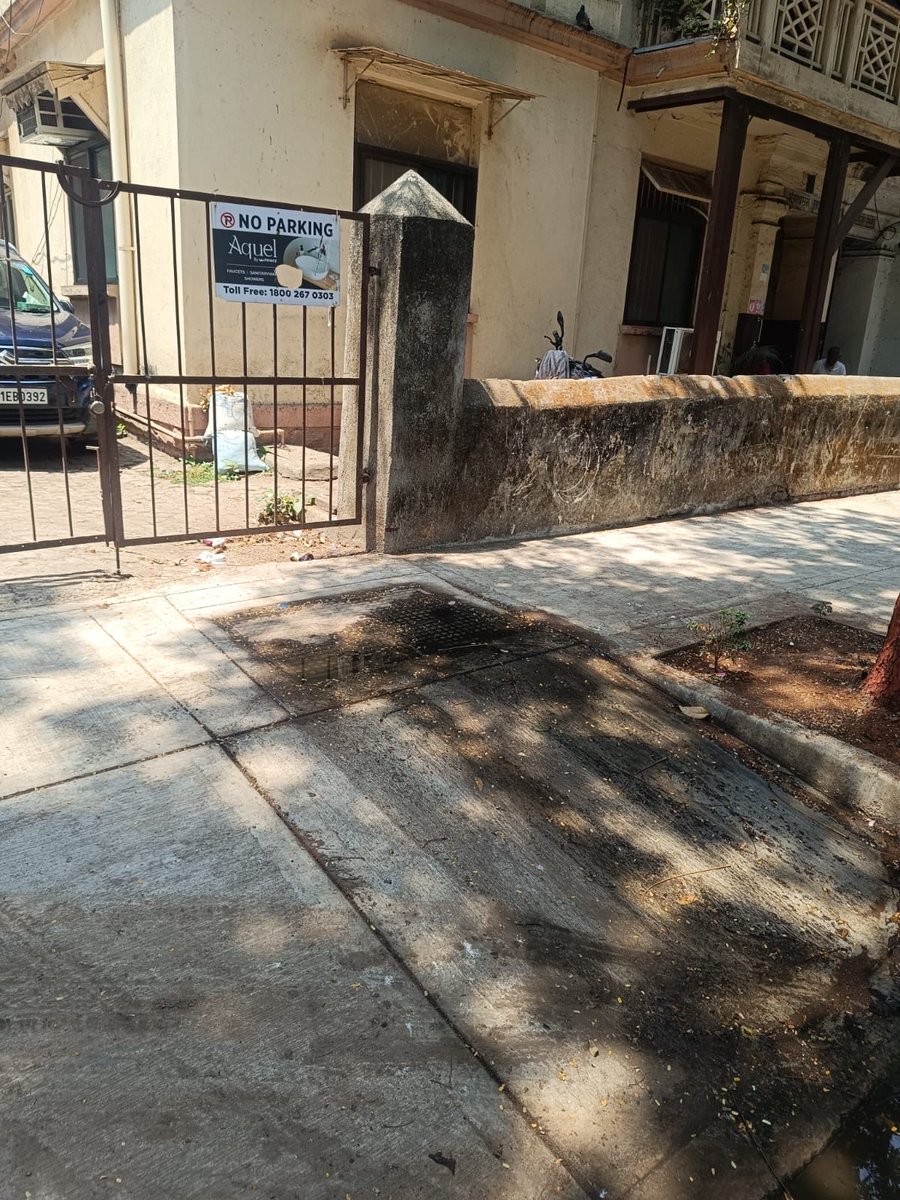 adwait_bjp's tweet photo. Water logging on Laburnum Road due to drainage issue @mybmcWardD @mybmc kindly take necessary action to resolve the issue. Location : Laburnum Road Gamdevi Mumbai 400007. #drainageissue #waterlogging #roadsafety https://t.co/DT6aKhcFAm