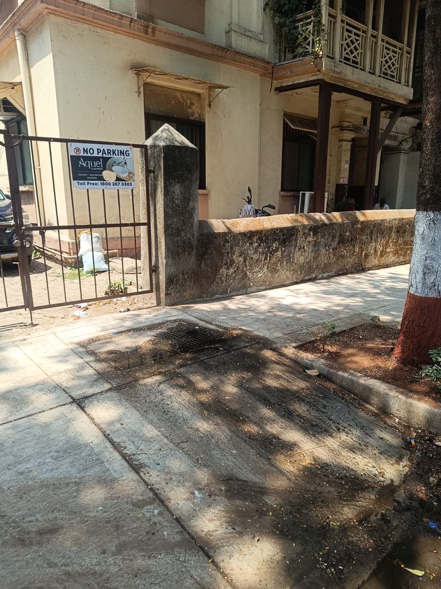 adwait_bjp's tweet photo. Water logging on Laburnum Road due to drainage issue @mybmcWardD @mybmc kindly take necessary action to resolve the issue. Location : Laburnum Road Gamdevi Mumbai 400007. #drainageissue #waterlogging #roadsafety https://t.co/DT6aKhcFAm