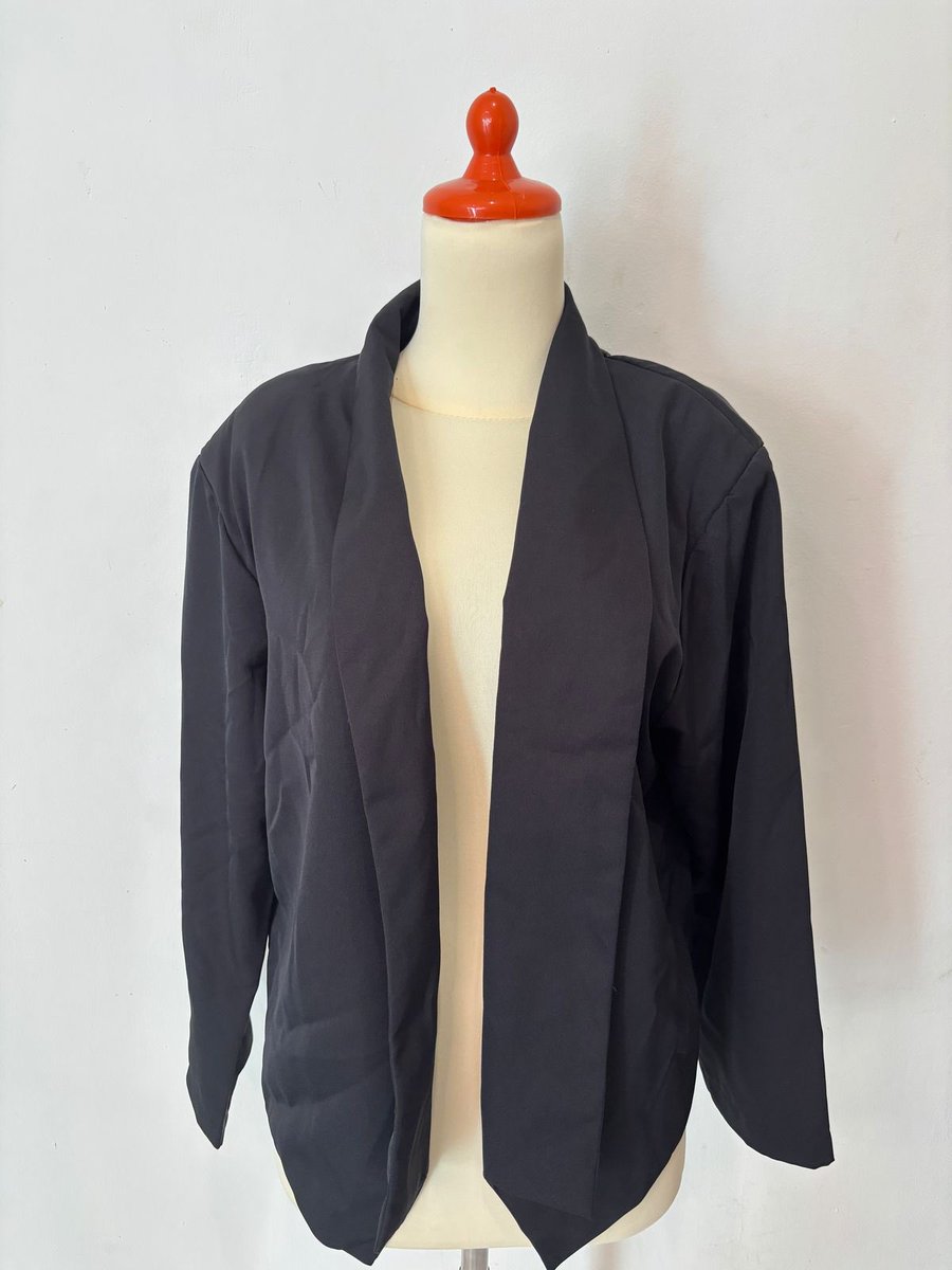 thahnat's tweet photo. guys aku jual baju, blazer, celana preloved merk zara, h&amp;m, llaces, eclair, dsb cuma 35k aja bisa checkout di oyen! <3

untuk detail lebih lengkap bisa ke
instagram : https://t.co/MtiUs9yR5u
shopee : https://t.co/YYh5IuDTOM (belum semua diupload)

atau bisa dm aku ya! 🥰🫶🏻 https://t.co/sHIFZ4BZP0