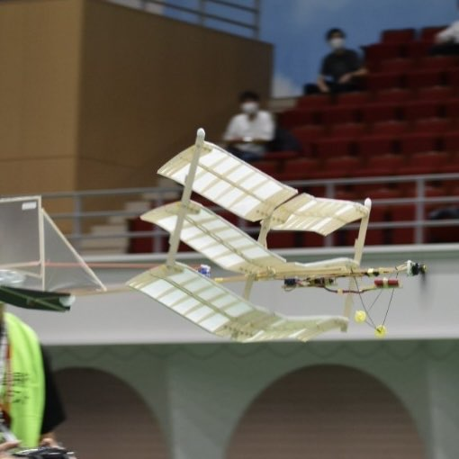 NITKC_ATRA's tweet photo. 鹿児島高専航空技術研究部では新入部員大募集中です！鹿児島高専での日々に、飛行ロボットを自らの手で作り上げる感動を追加しませんか？
新1年生はもちろん、2年生以上も歓迎です！
飛行機、ラジコン、ものづくり、マイコン、プログラミングに興味のある方はぜひ一度見学にいらしてください！ https://t.co/fXyyA0C63h