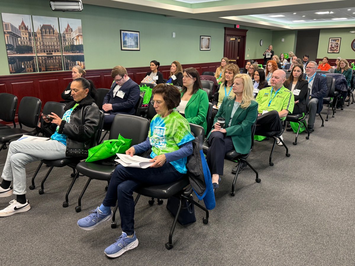 DonateLifeNYS's tweet photo. We’re excited to meet w/ members of the NYS Senate and Assembly and educate them on the critical need for organ, eye & tissue donation in NYS! #LegEdDay #DoorwaystoDonation #DonateLifeNYS https://t.co/r04emAjqQr