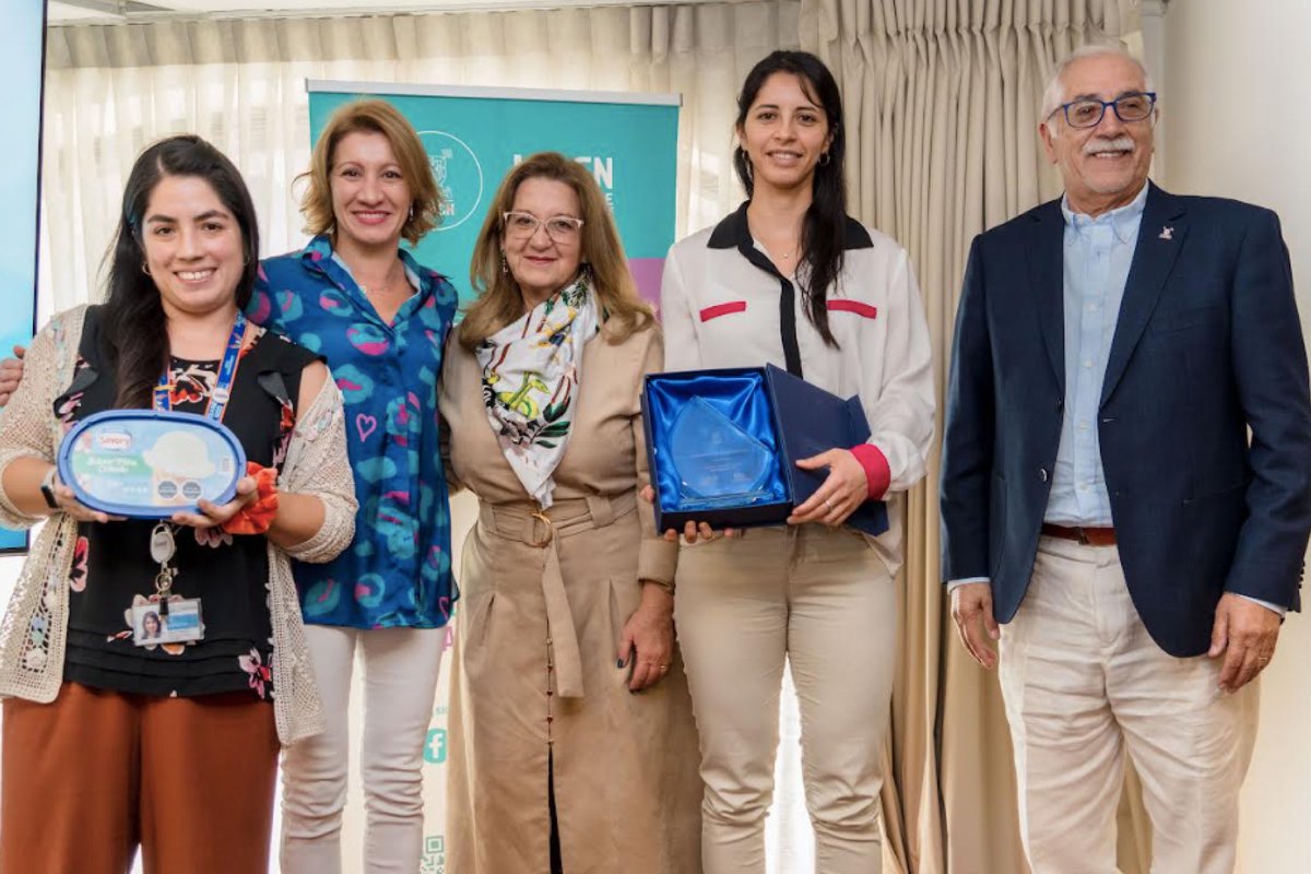 Universidad de Santiago de Chile (@usach) on Twitter photo 🍨El envase reciclable de cassata <a href="/SavoryChile/">Savory Nestlé Chile</a> obtuvo el premio Packaging Innovation Award 2024🤩🏆
📍<a href="/CoInventa/">Co-Inventa</a> y <a href="/LABENCHILE/">LabenChile</a> de la #USACH, galardonó envase que migró de poliestireno a polipropileno, evitando el uso innecesario de plástico adicional.
➡️ shorturl.at/nmPcq 🍨El envase reciclable de cassata <a href="/SavoryChile/">Savory Nestlé Chile</a> obtuvo el premio Packaging Innovation Award 2024🤩🏆
📍<a href="/CoInventa/">Co-Inventa</a> y <a href="/LABENCHILE/">LabenChile</a> de la #USACH, galardonó envase que migró de poliestireno a polipropileno, evitando el uso innecesario de plástico adicional.
➡️ shorturl.at/nmPcq