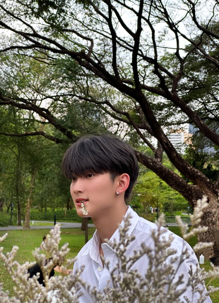 firstfh5's tweet photo. ฉลองรัฐ นอบสำโรง 
คนอื่นเรียก #เฟริสท์ฉลองรัฐ 
1998 สูง 177 🇹🇭ไทยแท้ 100% 
เป็นพี่ชายคนโต มีน้องชาย 2 คน
Introvert 99% 
ชอบนั่งดูเพื่อนคุยกัน
ชอบกินขนมหวาน
ชอบให้คนเทคแคร์
แฟนคลับชื่อ #รักแรกของเฟริสท์ 
ตื่น 8 โมง นอนตี 5 
หล่อได้ ขี้เหร่ง่าย 

#First_Chalongrat https://t.co/DPNmGDFdSX