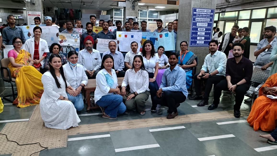 SJHDELHI's tweet photo. BMW unit @SJHDELHI under #SwachhataPakhwada organized Health talk &amp; Nukkad Natak on home care biomedical waste. Followed by awareness on yellow BMW bins in OPD for disposal of expiry drugs by patients &amp; staff appreciated by MS Dr Sandeep Bansal &amp; Addl MSes, ONS, staff. https://t.co/dJtnT27RuW