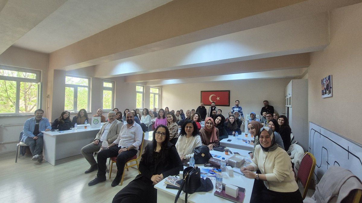 gursuram's tweet photo. Gürsu RAM ve KOSTÜ işbirliği ile Prof. Dr. Durmuş Ümmet hocamız liderliğinde ilçemiz psikolojik danışmanlarına yönelik Terapötik Kartlar eğitimi gerçekleştirildi. Hocamıza eğitim için teşekkür ediyoruz. https://t.co/bsqrQMknXM