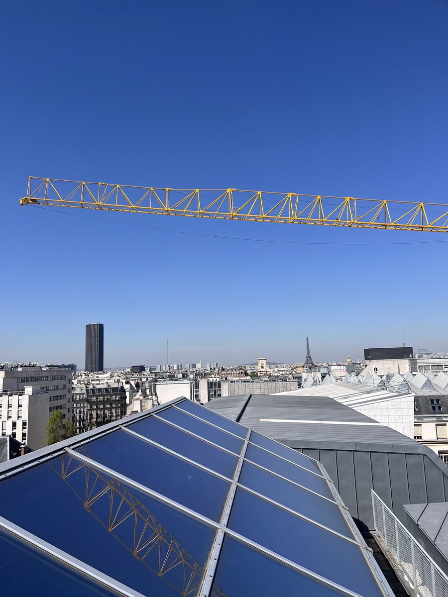 Superbes vues du toit du département de Chimie de l’<a href="/ecolenormalesup/">E.N.S.</a> 🤩 Qu’on ne me dise plus qu’on ne peut rien construire dans Paris!