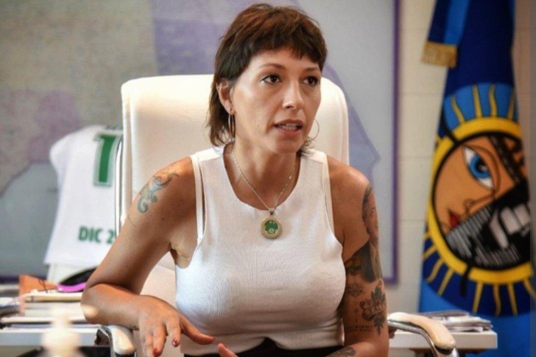 📢💬 #Mayra Mendoza cuestionó el #desdoblamiento electoral en Buenos Aires

📊 La intendenta de Quilmes calificó la decisión de #Kicillof como “unilateral y caprichosa” y aseguró que el desdoblamiento podría fracturar la unidad del peronismo bonaerense.

elargentino.ar/actualidad/bue…