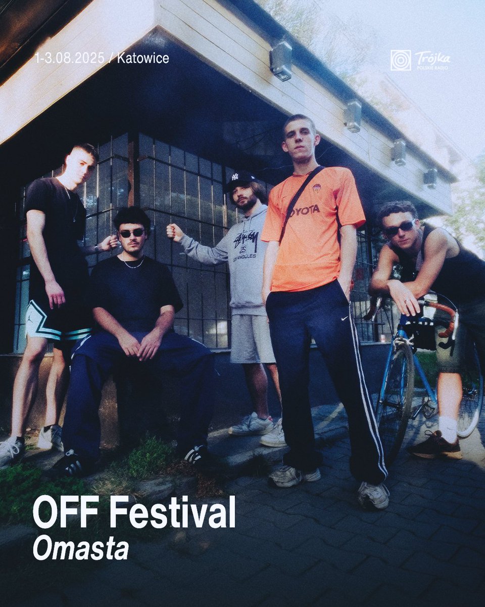 RadiowaTrojka's tweet photo. 🎷Jak brzmi młody polski jazz? W tym roku na OFF Festival Katowice rusza nowa scena mBank OFF Jazz Club, na której zagrają wybitni jazzmani i najciekawsze młode składy. Artur Rojek, dyrektor artystyczny tej imprezy, w audycji #Rotacja ogłosił kolejne gwiazdy tegorocznej edycji festiwalu.
⭐ Raphael Roginski
Zagra wyjątkowy koncert z materiałem „Raphael Rogiński plays John Coltrane and Langston Hughes”, uznanym przez Pitchfork za arcydzieło. Mistyka, duchowość i afrykański klimat w jednym. Nowe kompozycje zabrzmią na OFF-ie po raz pierwszy.
⭐ Kosmonauci
Jazzowy boysband nowej generacji. Łączą punkową energię z improwizacją. Udowodnili, że jazz grany przez młode pokolenie ma w sobie dużo wolności, a coraz mniej barier.
⭐ Omasta
Krakowski skład balansujący między jazzem, hip-hopem i uliczną poezją. Wystąpią dwukrotnie: ze swoim premierowym materiałem i reinterpretacją klasyka „Madvillainy”!
⭐ midi 4
Projekt Maliny Midery, fuzja improwizacji, subtelnych melodii i elektronicznych bitów. Jej muzyka to dźwiękowa podróż przez sny, bajki i wyobraźnię.