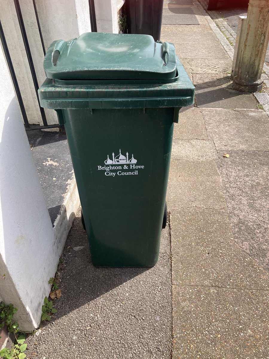 StResidents's tweet photo. What makes the failure of @BrightonHoveCC to collect our rubbish for nearly three weeks even more frustrating is the total lack of communication from anyone about why Friday collections are so ‘ rubbish’ . https://t.co/HoDE8WQpDf
