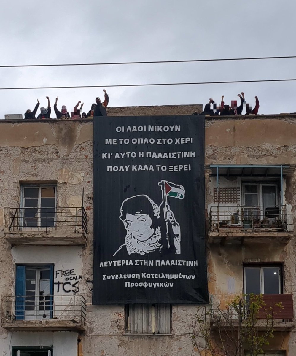 Prosfygika's tweet photo. Γιγαντοπάνο στο 1ο μπλοκ της κοινότητας των κατειλημμένων προσφυγικών σε αλληλεγγύη με την Παλαιστίνη.

ΟΙ ΛΑΟΙ ΝΙΚΟΥΝ ΜΕ ΤΟ ΟΠΛΟ ΣΤΟ ΧΕΡΙ ��ΑΙ ΑΥΤΟ Η ΠΑΛΑΙΣΤΙΝΗ ΠΟΛΥ ΚΑΛΑ ΤΟ ΞΕΡΕΙ

ΛΕΥΤΕΡΙΑ ΣΤΗΝ ΠΑΛΑΙΣΤΙΝΗ 

#antireport #Παλαιστίνη https://t.co/XcPfNXVkxz