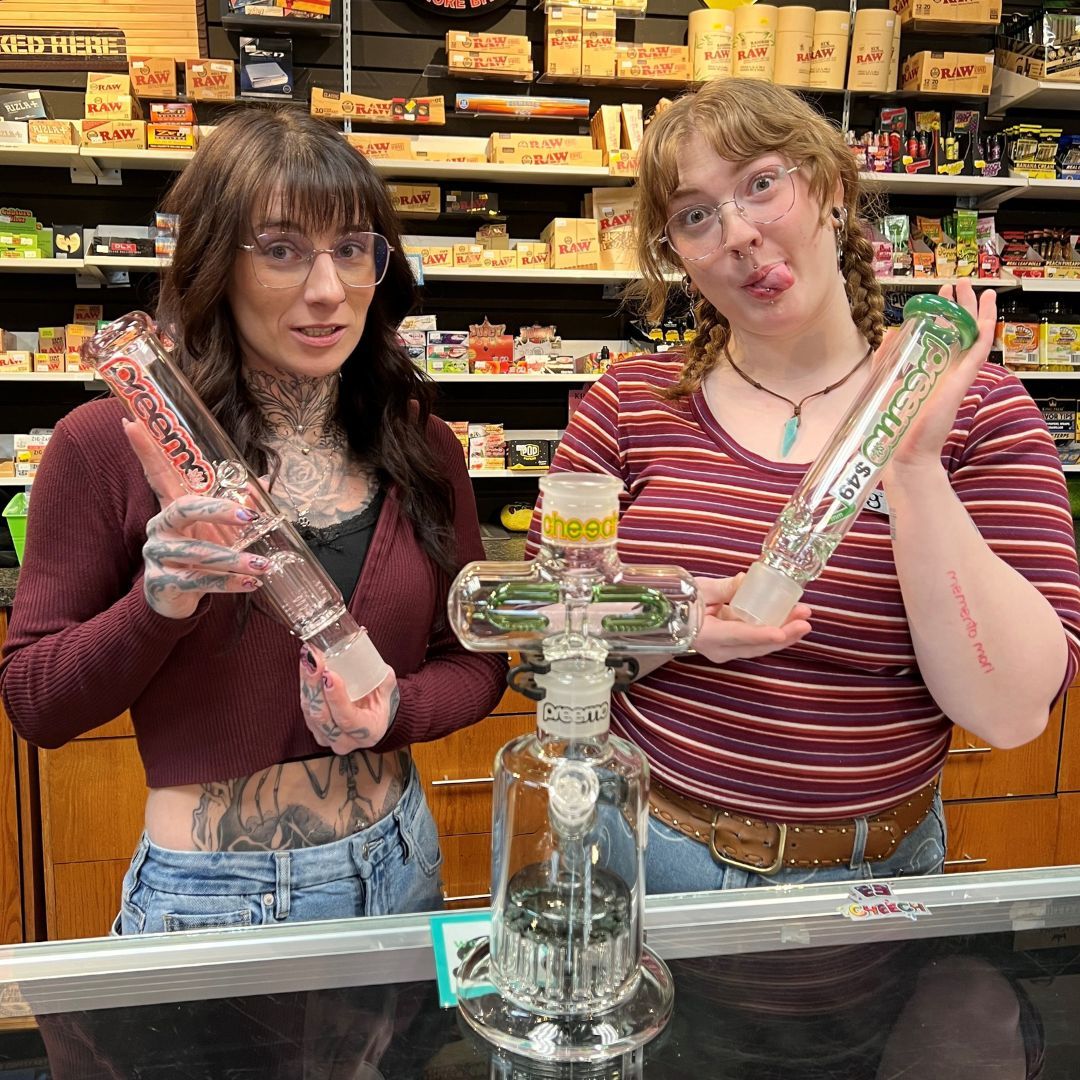 GordsSmokeShop's tweet image. Jade &amp;amp; Bella are showing off our new Build-A-Bong mouthpieces! 🤪 Which one would you choose? Let us know in the comments! 💨 

#BuildABong #MixAndMatch #LocalSmokeSHop #RedDeer
