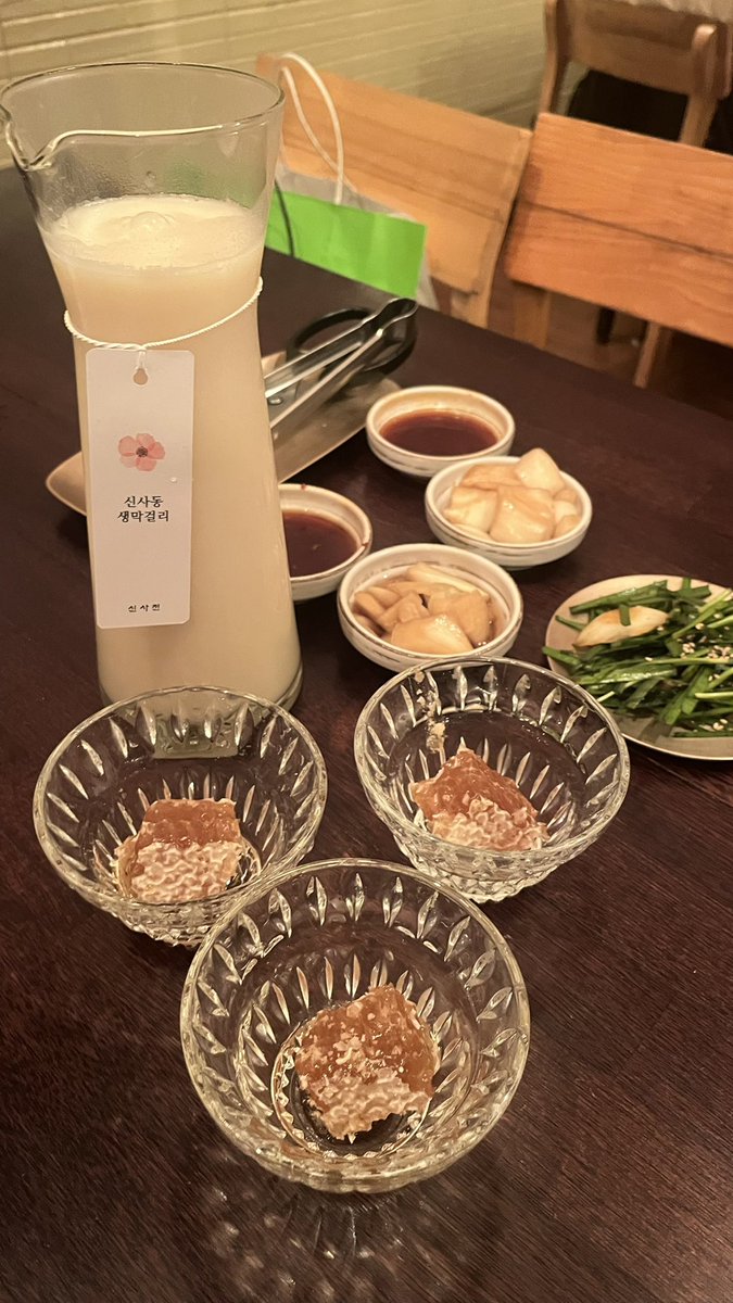 ChYws's tweet photo. 📍シンサジョン （신사전）
ソウル特別市 江南区 新沙洞 536-3

人気のコムハニーマッコリと
セリチヂミ、チャプチェを食べました🍴

１品の量が多いから２人以上で行くことおすすめです🫰🏻（３人でも少し胃もたれ。笑） https://t.co/QDS48ViAlo