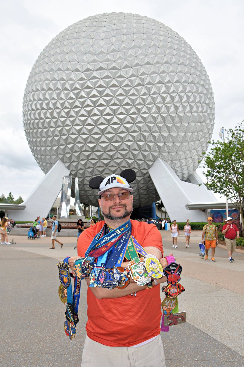 vegeto247's tweet photo. It was a hell of a season! Happy I did it. #rundisney #rundisneycommunity https://t.co/lTkcyA28SW