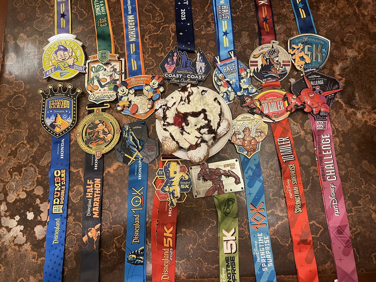 vegeto247's tweet photo. It was a hell of a season! Happy I did it. #rundisney #rundisneycommunity https://t.co/lTkcyA28SW
