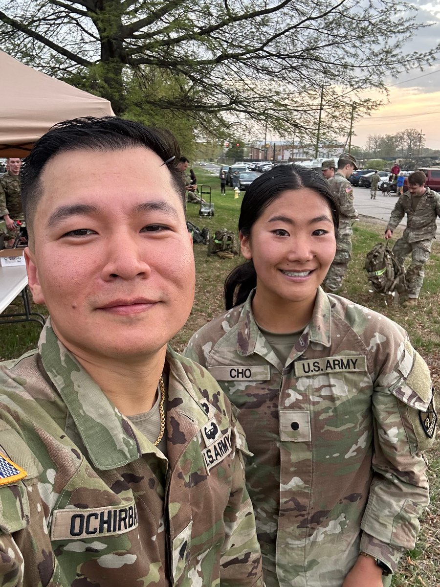 DCGuard1802's tweet photo. Developing #leadership, self-confidence, and a #warrior ethos through mental and physical #training!
Spc. Oigon Ochirbat, enlisted aide to the #DCNG CSEL, earned Airborne wings and an Air Assault badge from the U.S. Army Airborne School at Fort Benning, GA. https://t.co/bwjbEp7pFH