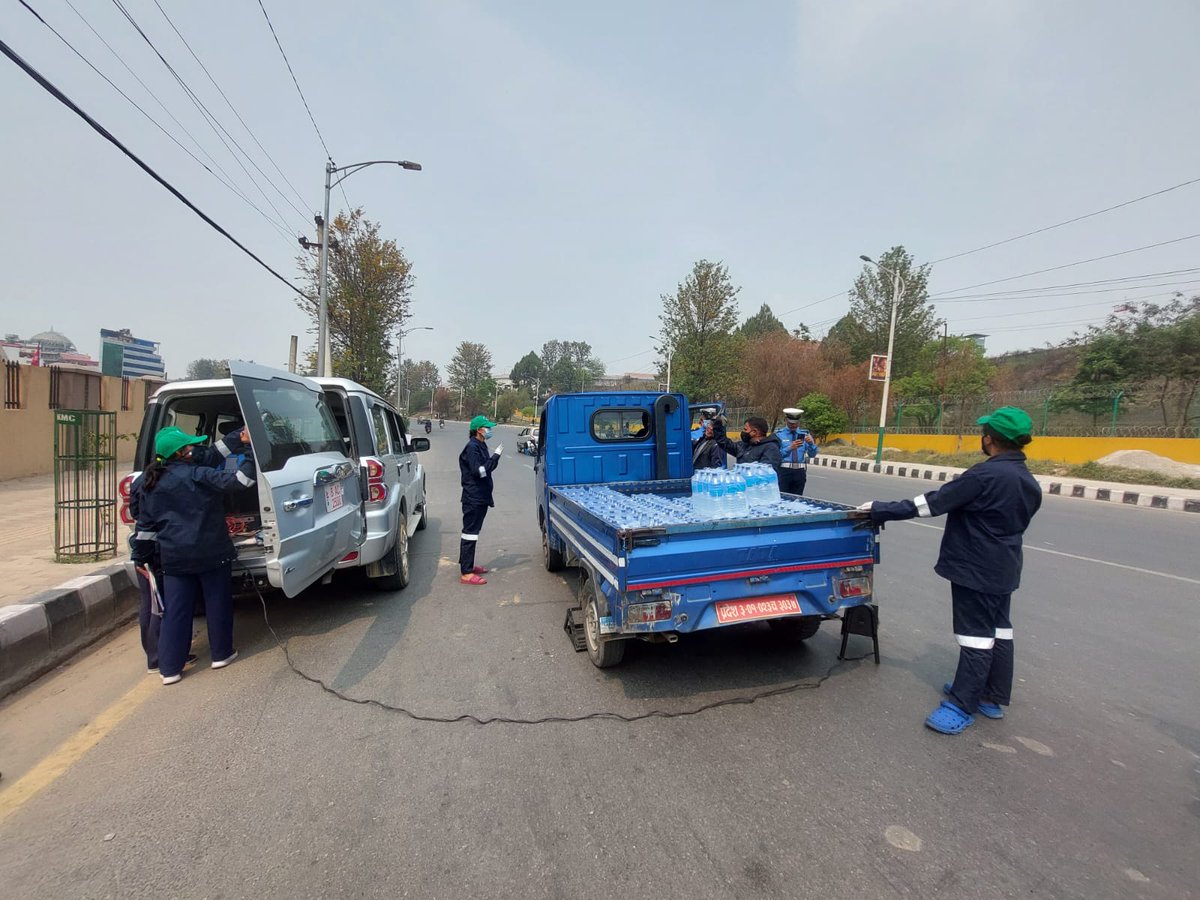 वातावरण विभाग र काठमाण्डौ उपत्यका ट्राफिक प्रहरी कार्यालयको सहकार्यमा सवारी प्रदूषण परीक्षण गर्दाको झलक (मिति २०८१/१२/२६)
जम्मा जाँच सवारी संख्या : ३०
जाँच पास सवारी संख्या : २५