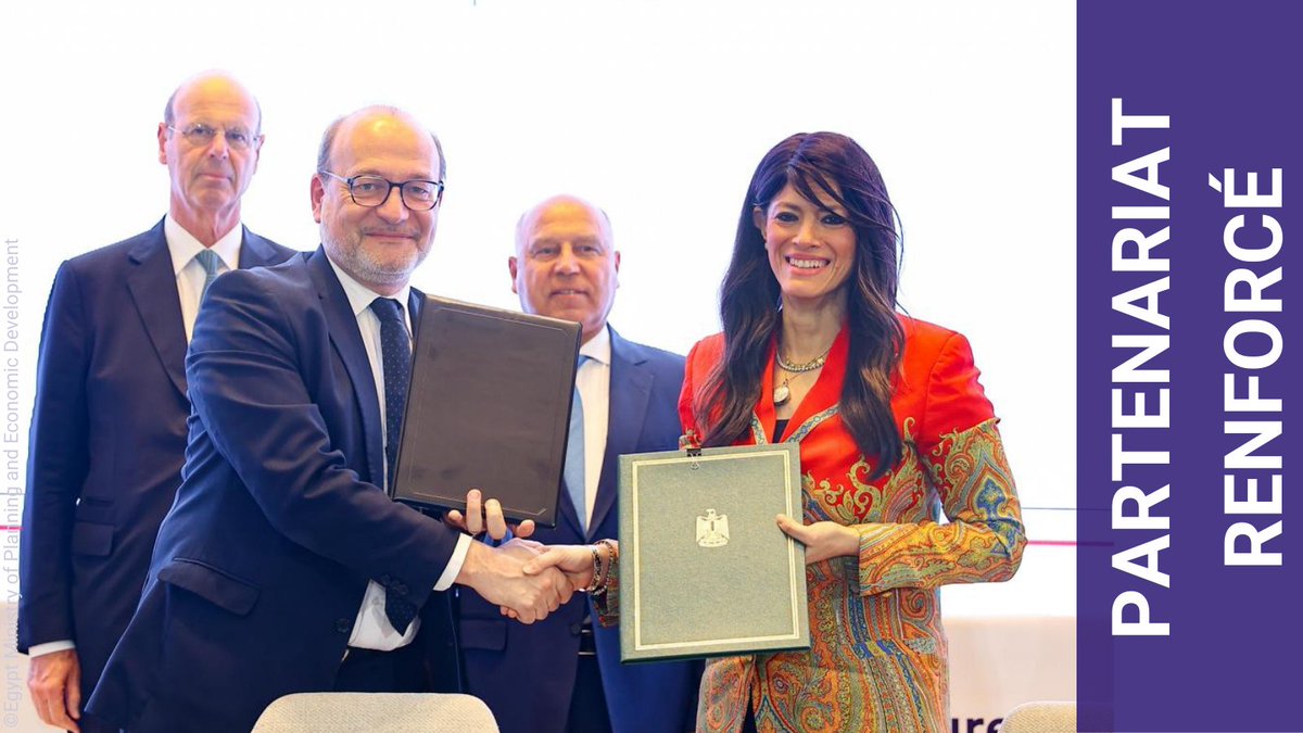 🙌Pour répondre à la demande d’expertises et de savoir-faire français de l'#Egypte, en matière d’infrastructures durables, nous signons les accords de financement de 4 projets clés pour la transition du pays, dans les secteurs de l'Eau et l'assainissement 🚰, le transport