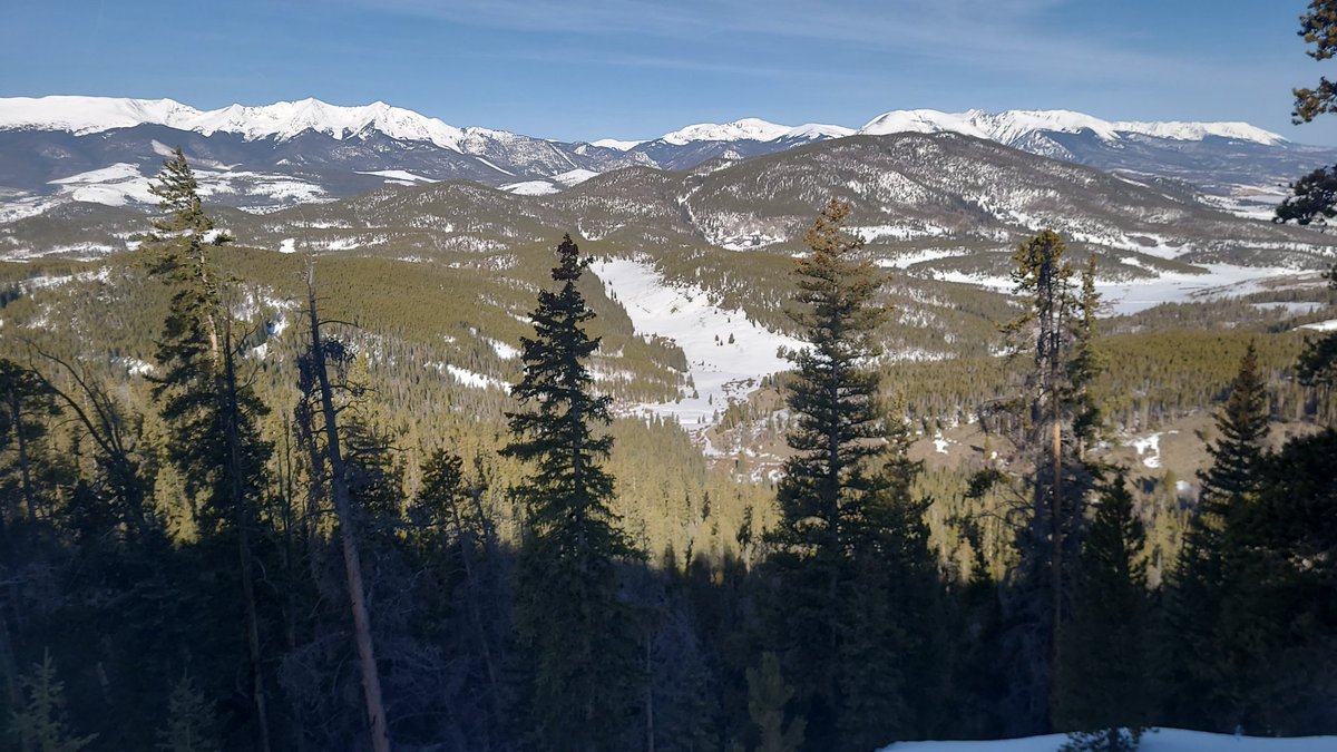 WahrAndrew's tweet image. #SocialDistancing between peak #2 and #3, with 6 on the day but all the hard work behind me. Best snowshoeing yet!