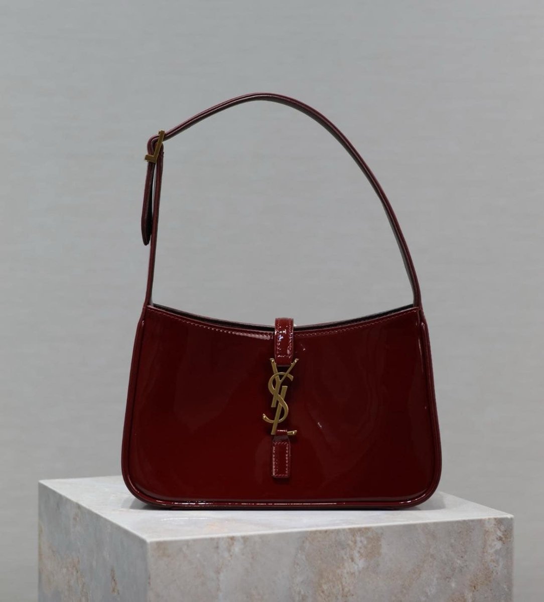 princessxleya's tweet photo. obsessed with bags, feed my addiction you fucking useless cucks https://t.co/4fNSRRieCF