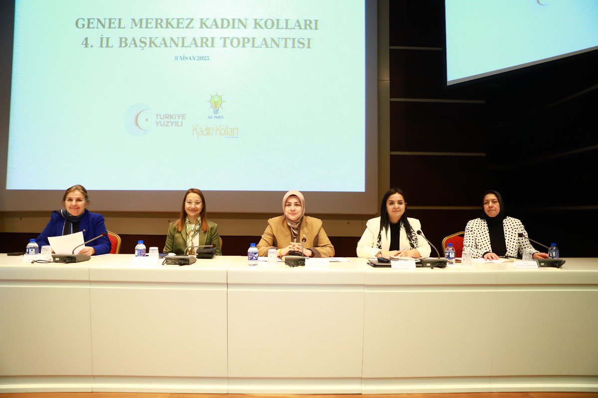 AKKADINGM's tweet photo. 📍AK Parti Genel Merkez 

81 İl Kadın Kolları Başkanlarımızın katılımıyla, Başkanımız @tugbaisikercan'ın yönetiminde Ramazan Ayı çalışmalarımızı ve gelecek dönem projelerimizi değerlendirdiğimiz istişare toplantısını gerçekleştirdik. https://t.co/p3i6E10HIQ