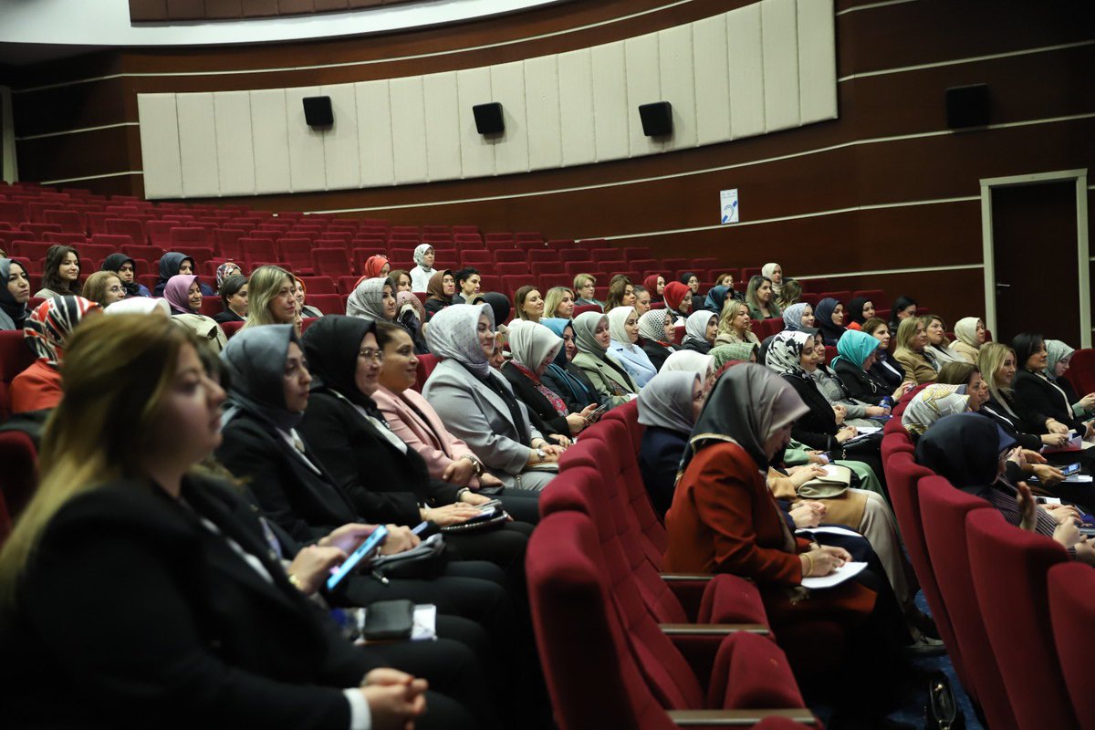 AKKADINGM's tweet photo. 📍AK Parti Genel Merkez 

81 İl Kadın Kolları Başkanlarımızın katılımıyla, Başkanımız @tugbaisikercan'ın yönetiminde Ramazan Ayı çalışmalarımızı ve gelecek dönem projelerimizi değerlendirdiğimiz istişare toplantısını gerçekleştirdik. https://t.co/p3i6E10HIQ