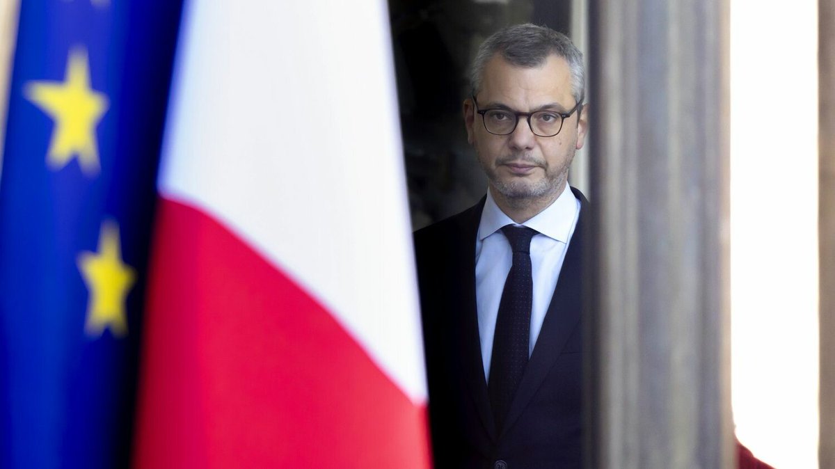 Scandale des eaux en bouteille : L'Élysée "savait, au moins depuis 2022, que Nestlé trichait depuis des années", assure le rapporteur de la commission d’enquête sénatoriale
➡️ l.francetvinfo.fr/PAv