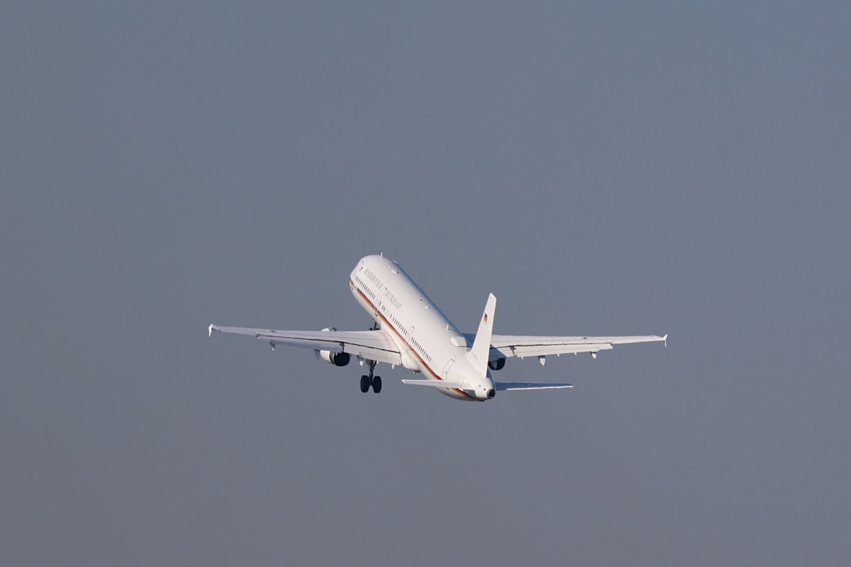 Eng1170's tweet image. Great low approach and go-around from @Team_Luftwaffe with their A321 @GLA_Airport this morning. Kept it nice and low down the length of the runway today🙌🏼🇩🇪🏴󠁧󠁢󠁳󠁣󠁴󠁿 #aviation #aviationphotography #avgeeks #Luftwaffe