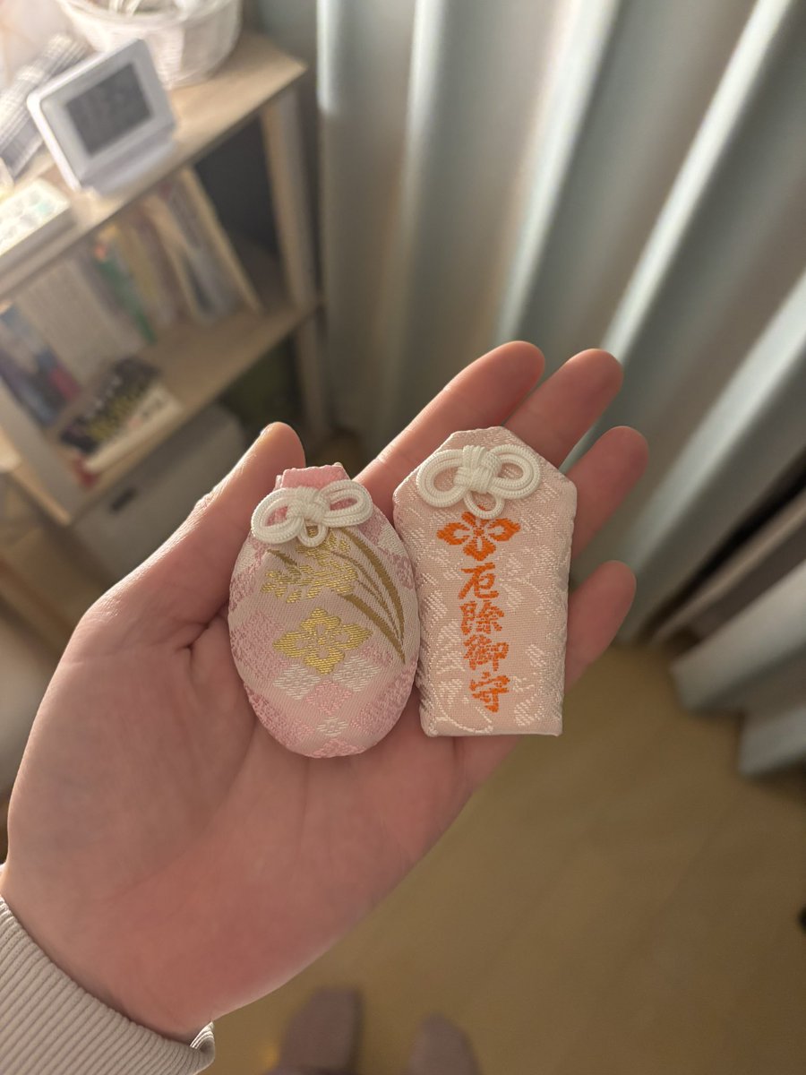 AzusaYuki17's tweet photo. 退職してから一週間🌸
元気です！
①家の近くの桜
②実家で家族にご飯を作った
③お兄ちゃんがくれた伊勢神宮のお守り
④お灸で養生 https://t.co/AmO5igYK3N