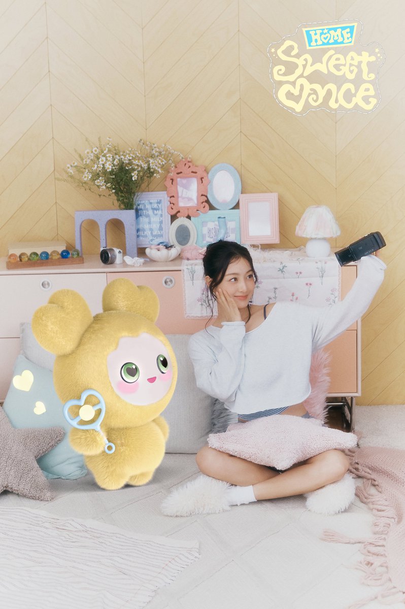 TWICE tweet media