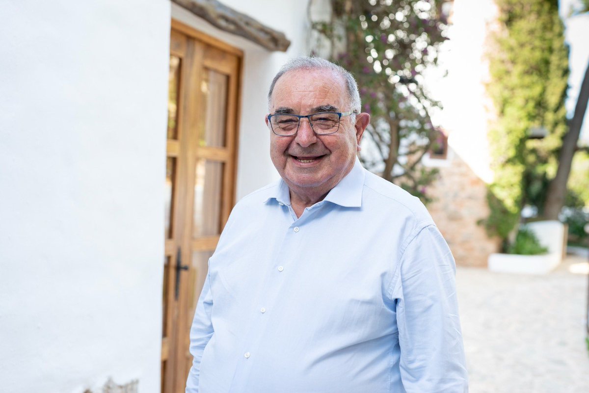 MarcosSerra_'s tweet photo. Trist per la mort d'en Pere Palau, vesí de S.Antoni, una gran persona, implicat i sempre disposat a ajudar. Va ser regidor, president al Consell i diputat, mostrant sempre el seu compromís amb el nostre municipi i l'illa d'Eivissa.

El meu sentit condol a familiars i amics. DEP. https://t.co/hDNhrs65Ui