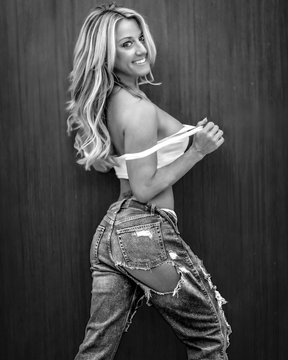 “It’s Tuesday! Remember, every step you take today brings you closer to your dreams! 🌟Which photo speaks to you more: a colorful burst of inspiration or a timeless black &amp; white moment?”