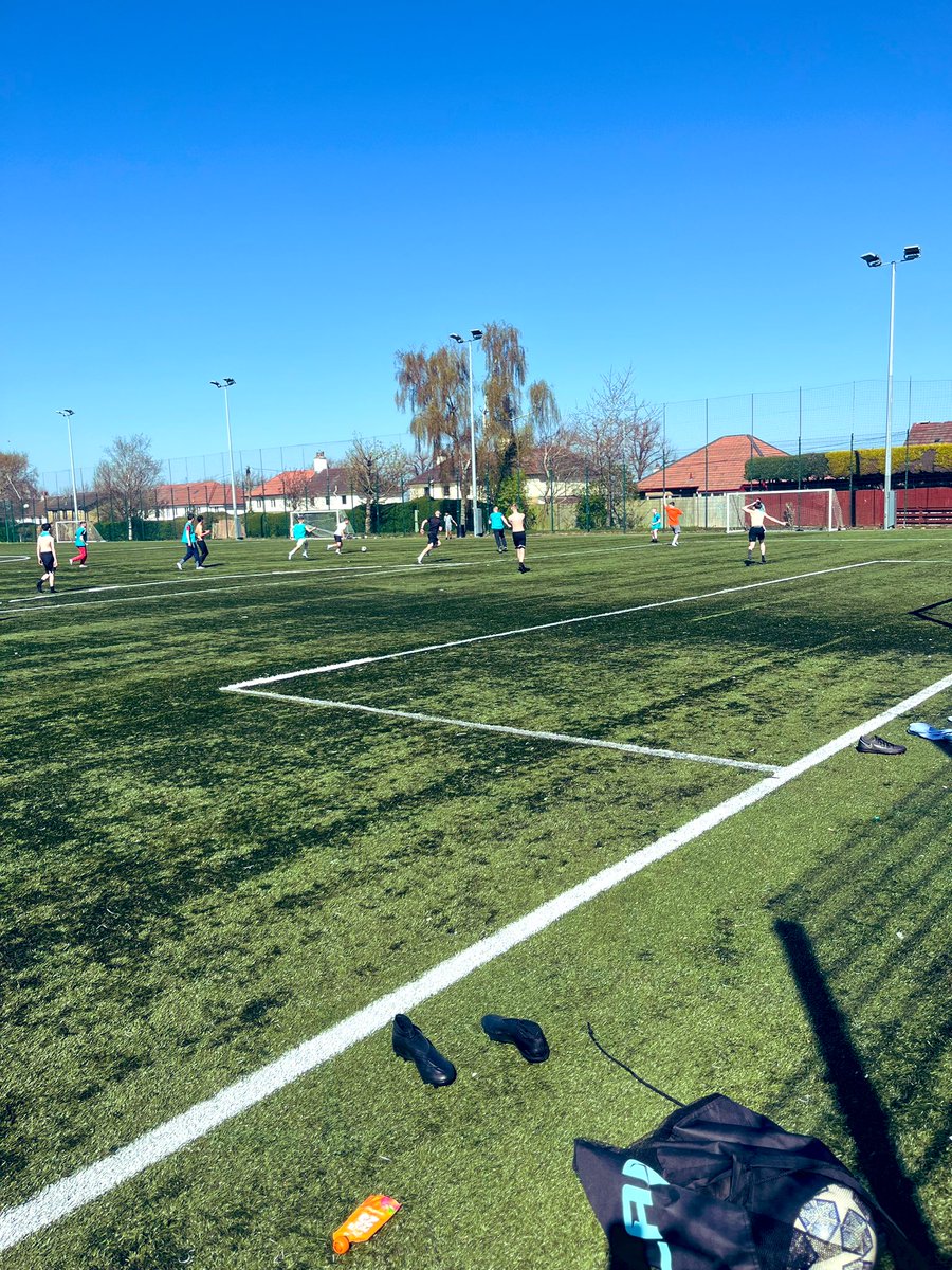 What a day and what a turnout 17 young people coming to the <a href="/StonelawHS/">Stonelaw High School</a> Pathfinders Easter football today ⚽️⚽️⚽️ ☀️ 🌞 ☀️ See use all on Thursday again⚽️⚽️⚽️