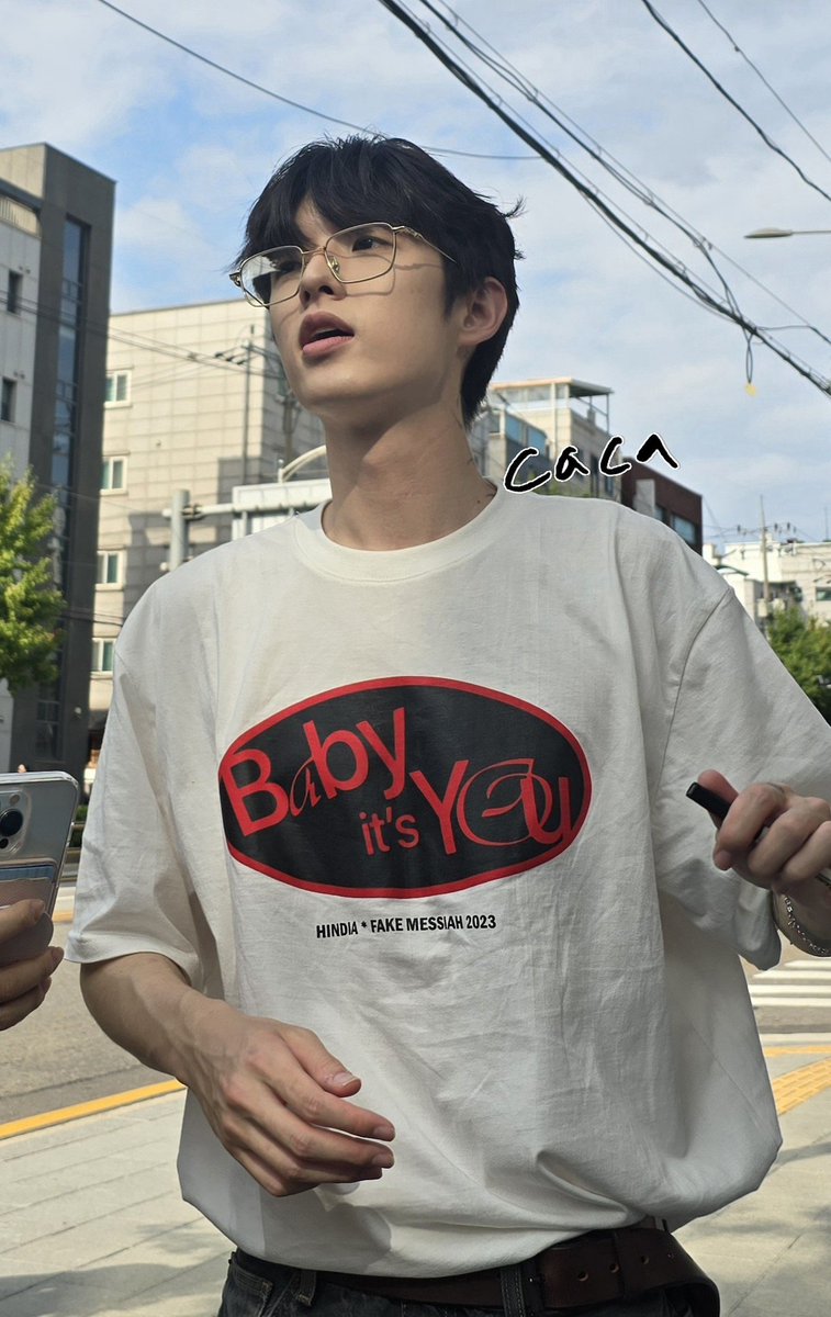 blurrybodiess's tweet photo. Happy 3rd Anniversary!
grateful, growing, ganteng gileeπ₯²
#3YearsWitheaJ
#3YearsofCarCrash
#λλΉλ _μ νμ΄μ_μΌμ£Όλ
https://t.co/UST1BIuK9m