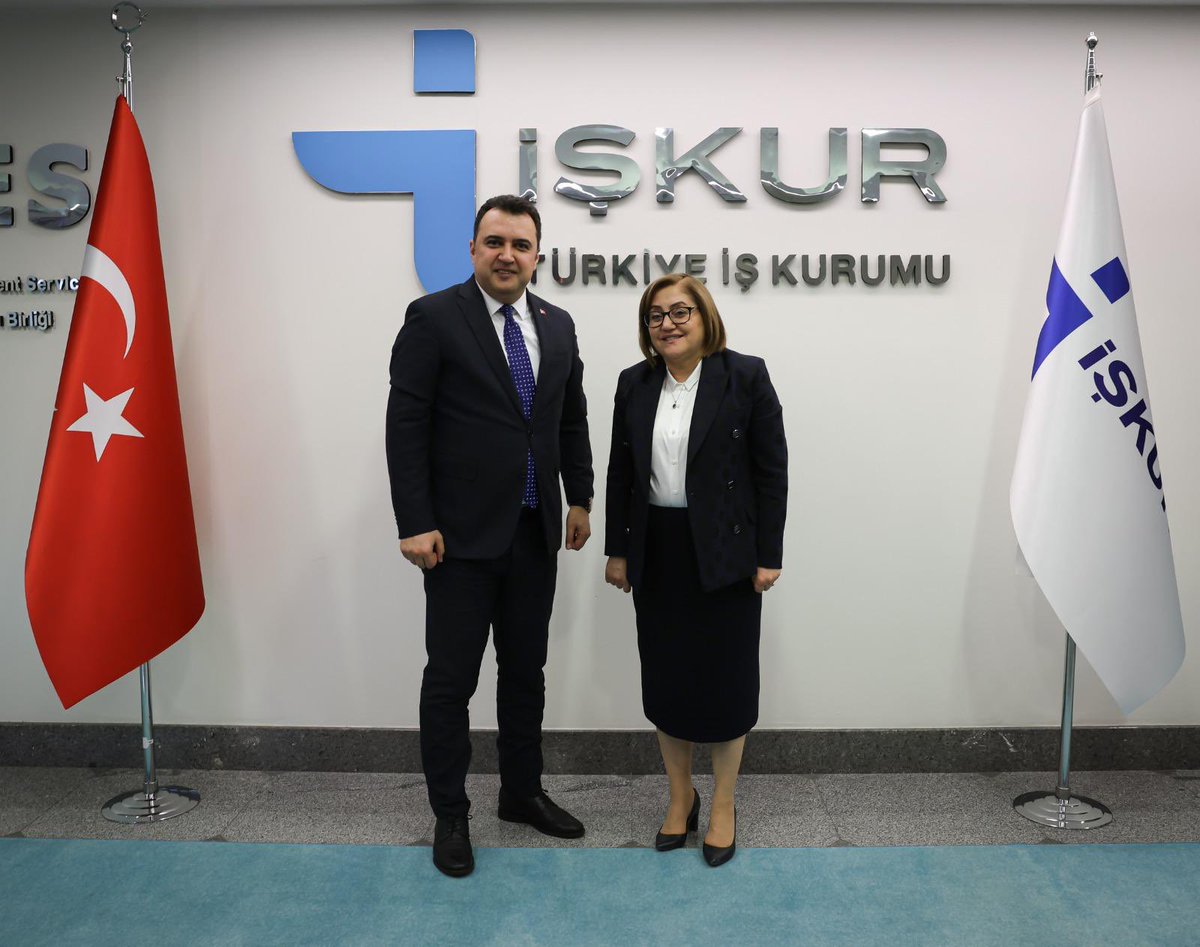 FatmaSahin's tweet photo. Bugün Ankara’da ekibimle beraber İŞKUR Genel Müdürü Sn. Samet Güneş‘i ziyaret ettik. 

Çok verimli geçen toplantımızda, pilot il olarak belirlenen Gaziantep için, özellikle kadınlar ve engellilere yönelik yürütülecek istihdam projelerini ele aldık. 

Gazi şehrimiz için hayırlı, uğurlu olsun.