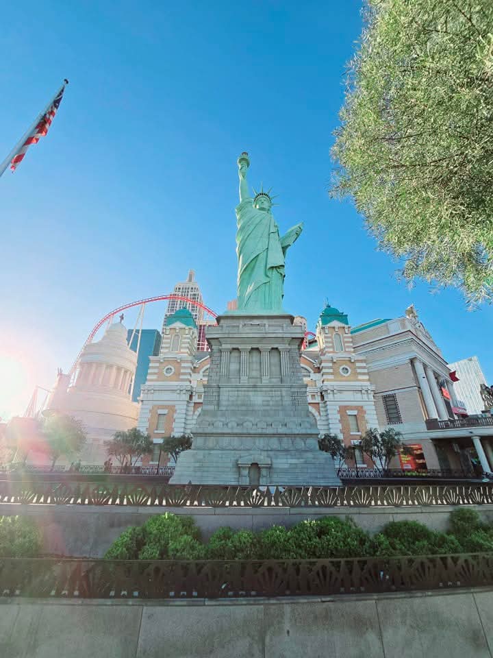 SCVegas's tweet photo. Lady Liberty of Las Vegas 🗽 https://t.co/cQ0q8XZkOX
