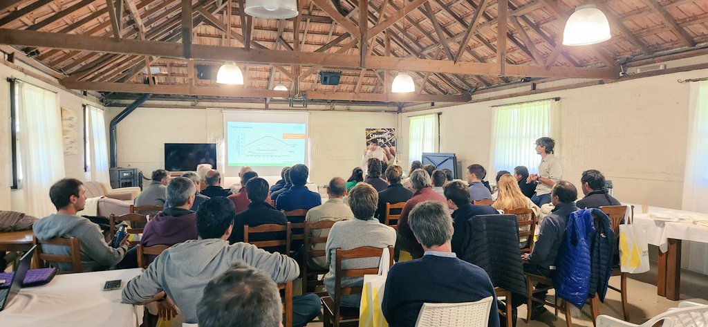 Jonatan Mauro (@jonatanmauro1) on Twitter photo #CampoLider @CeresTolvas 🧨Estrategias de manejo de híbridos, fechas de siembra y estrategias de fertilización <a href="/EstudioEdm/">EDM - Estudio Agronómico</a>
Manejo de principales adversidades malezas <a href="/JuanPabMart/">Juan Pablo Martínez</a>
Herramientas <a href="/Syngenta_ar/">Syngenta Argentina</a> para su control 🌱🌿
#Elumis
#Acuron
#Manejoderesistecia #CampoLider @CeresTolvas 🧨Estrategias de manejo de híbridos, fechas de siembra y estrategias de fertilización <a href="/EstudioEdm/">EDM - Estudio Agronómico</a>
Manejo de principales adversidades malezas <a href="/JuanPabMart/">Juan Pablo Martínez</a>
Herramientas <a href="/Syngenta_ar/">Syngenta Argentina</a> para su control 🌱🌿
#Elumis
#Acuron
#Manejoderesistecia
